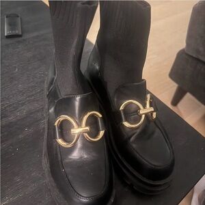 Boutique shoes 7.5 warm insider sock. high quality never been worn